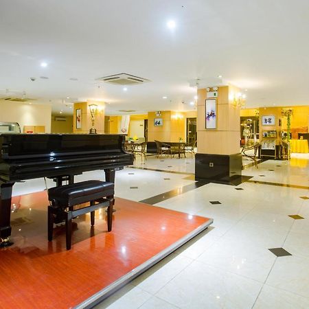 Esperado Lake View Hotel Yangon Exterior photo