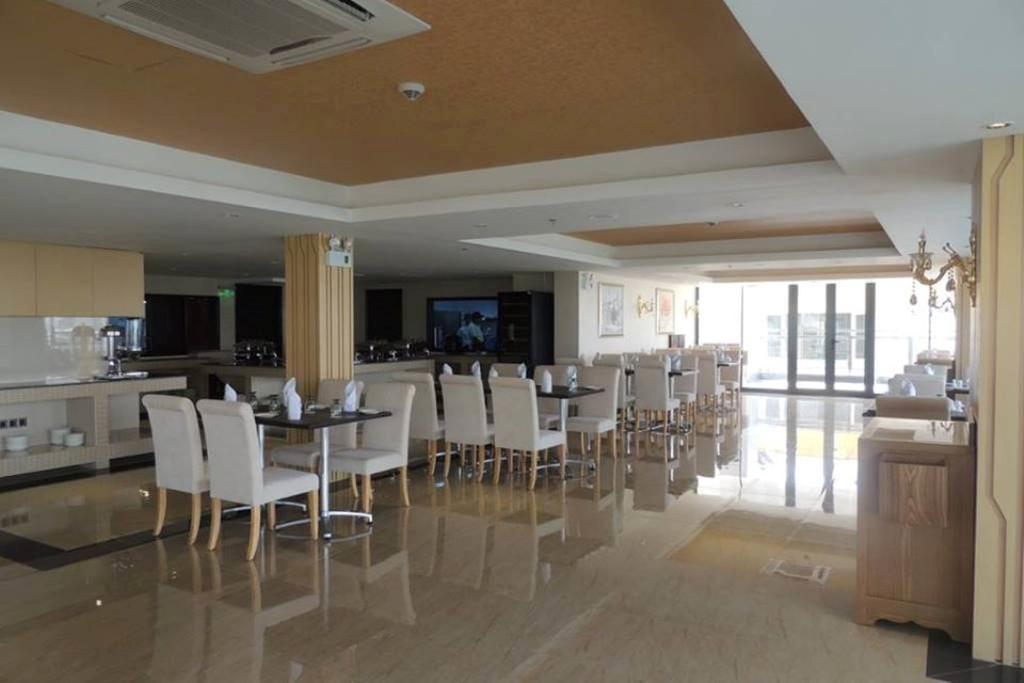 Esperado Lake View Hotel Yangon Exterior photo