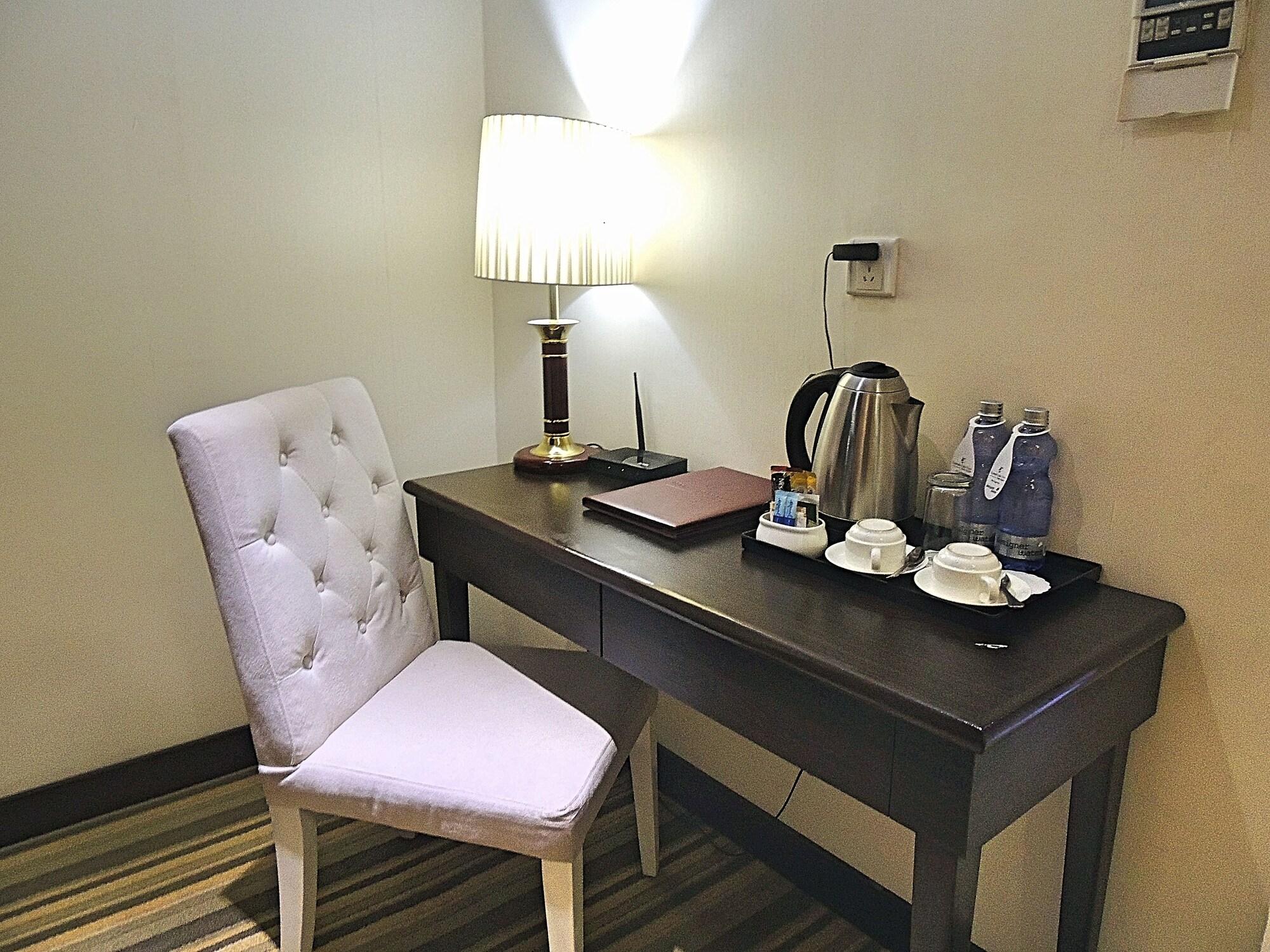 Esperado Lake View Hotel Yangon Exterior photo