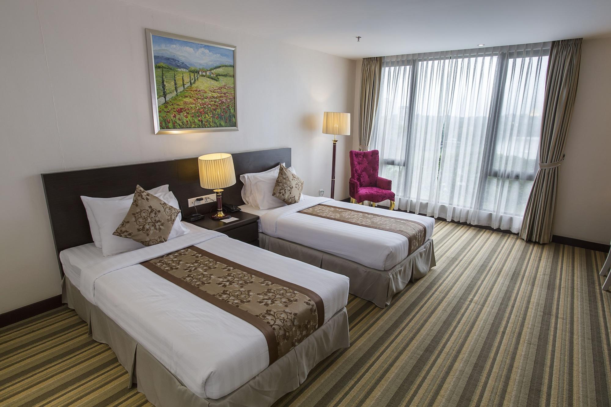 Esperado Lake View Hotel Yangon Exterior photo
