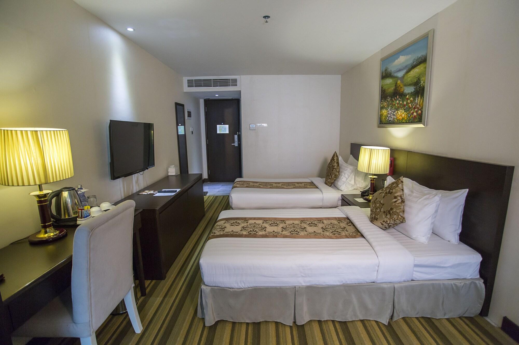Esperado Lake View Hotel Yangon Exterior photo