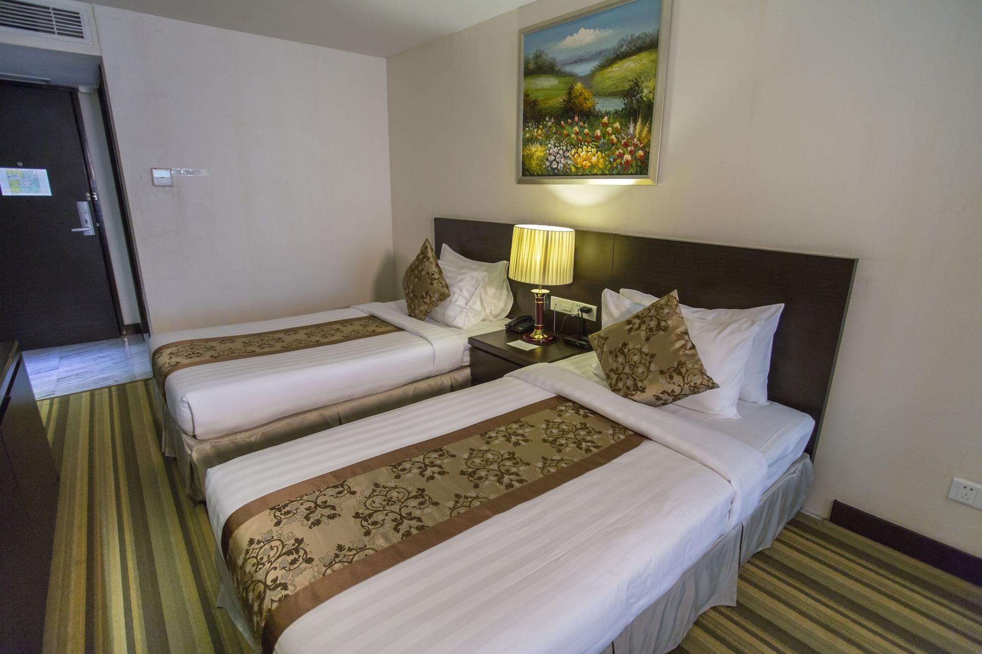 Esperado Lake View Hotel Yangon Exterior photo