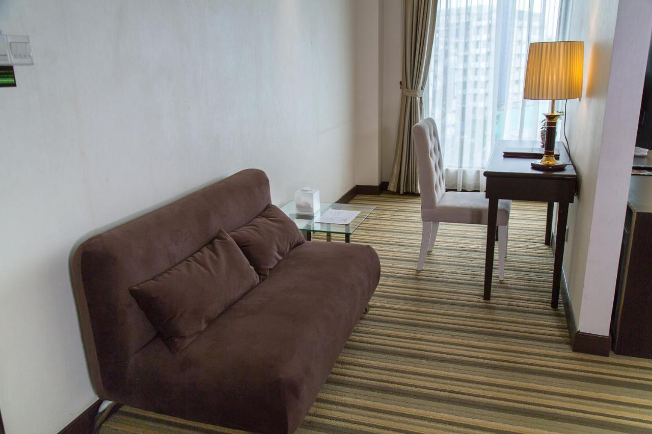 Esperado Lake View Hotel Yangon Exterior photo