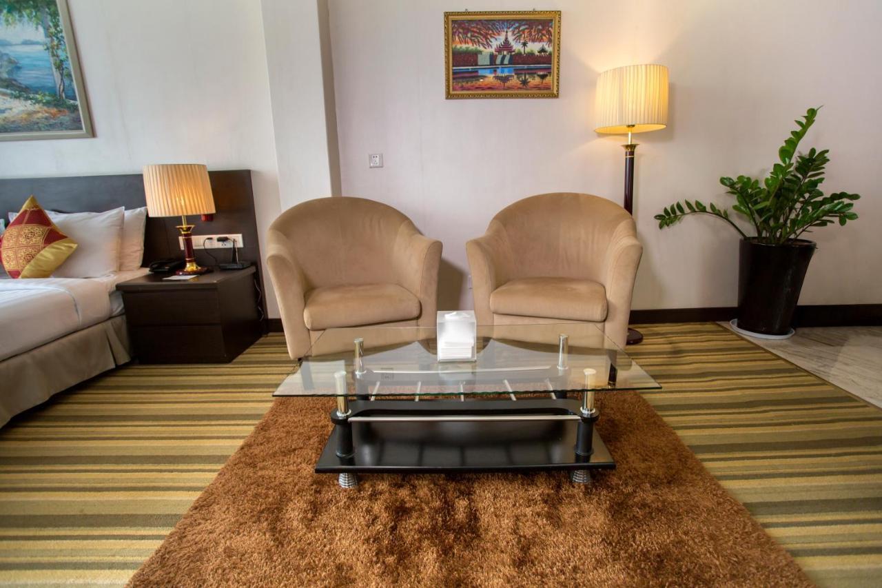Esperado Lake View Hotel Yangon Exterior photo