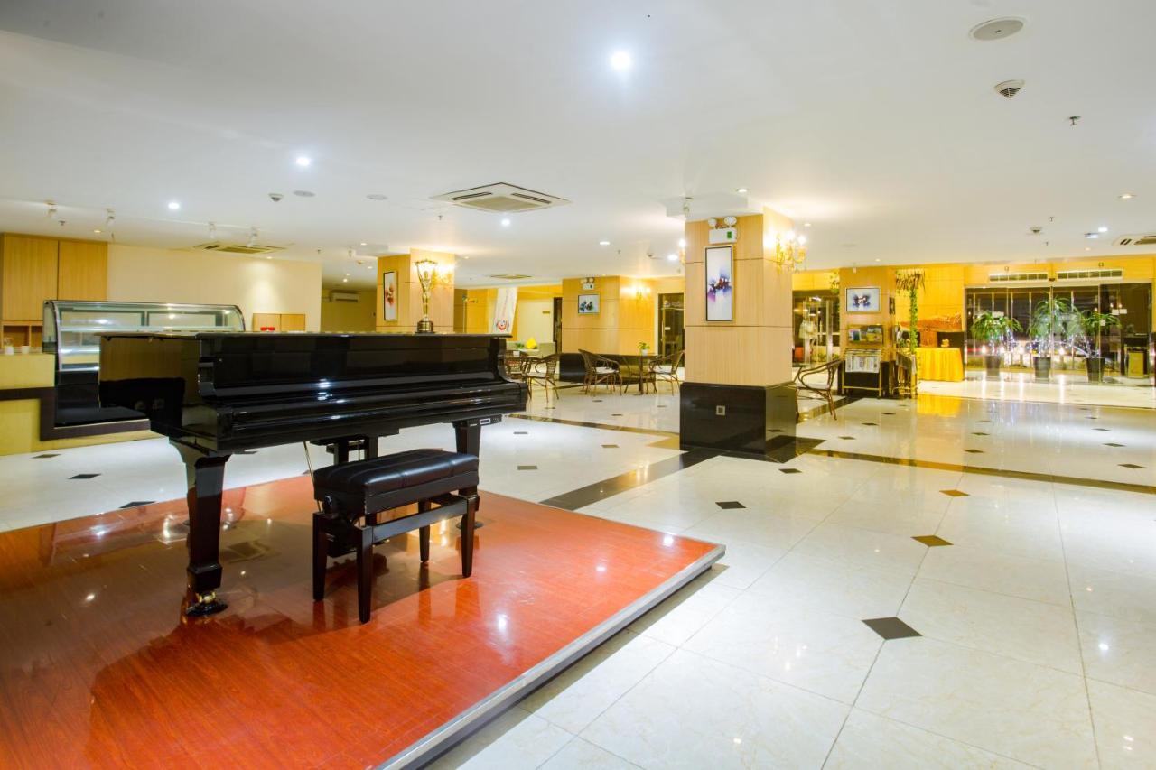 Esperado Lake View Hotel Yangon Exterior photo